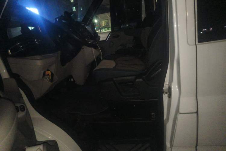 Used JMC Fushun 2023 2.0T Manual Mid-axle Mid-roof Business-Class 9-Seater (Non-Commercial) Left Front Seat