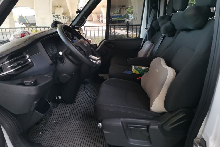 Used JMC Fushun 2023 2.0T Automatic Mid-Range High-Roof Commercial Multi-Purpose 7-Seater Passenger Vehicle Left Front Seat
