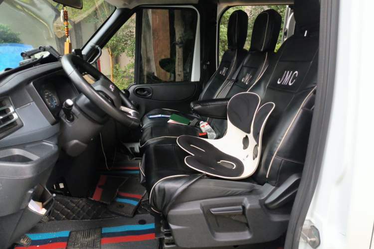 Used JMC Fushun 2023 2.0T Manual Short-Wheelbase Mid-Top Commercial Multi-Purpose 6-Seater Passenger Vehicle Left Front Seat