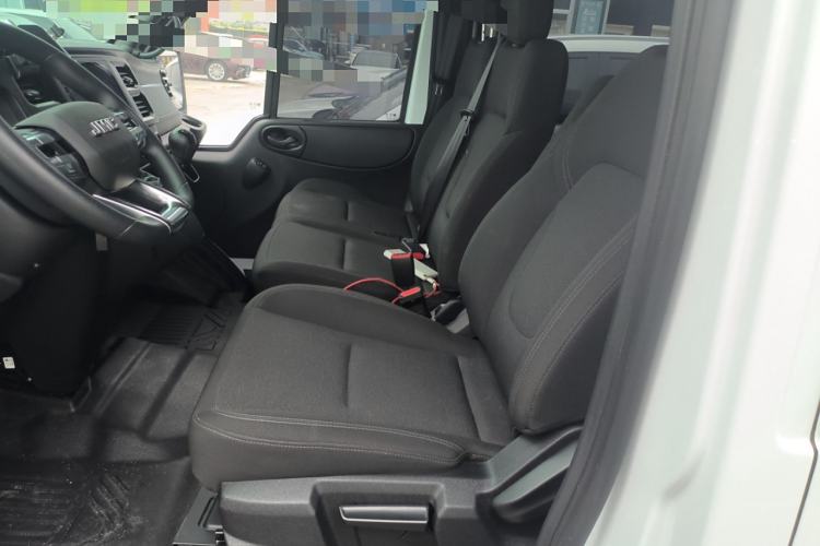 Used JMC Fushun 2023 2.0T Manual Short-Wheelbase Mid-Height Commercial Multi-Purpose 5-Seater Passenger Vehicle Left Front Seat