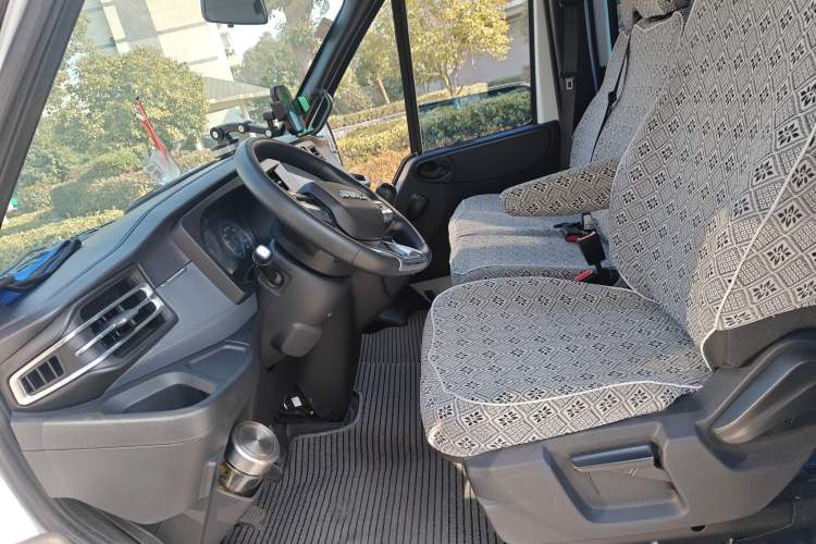 Used JMC Fushun 2023 2.0T Manual Short Wheelbase Mid-Height Passenger Version Business-Class 7-Seater (Non-Commercial) Left Front Seat