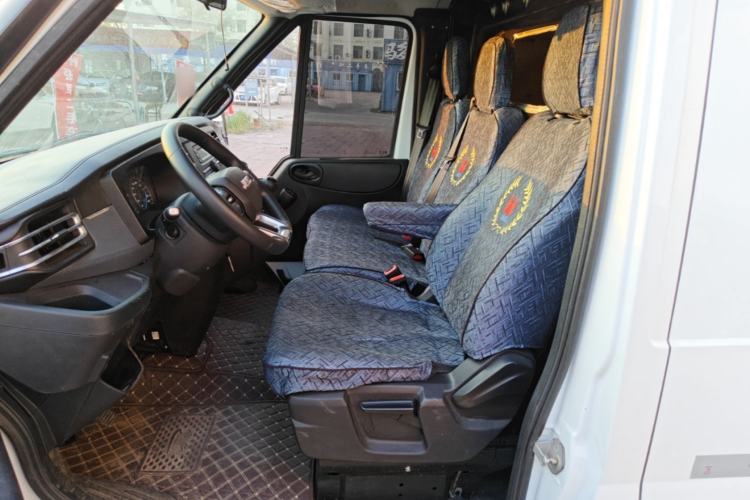 Used JMC Fushun 2023 2.0T Manual Mid-Drive Mid-Roof Commercial Van Transporter 2/3 Seats Left Front Seat
