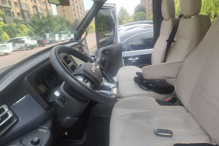 Used JMC Fushun 2023 2.0T Automatic Mid-Range High-Roof Commercial Multi-Purpose Passenger Vehicle with 6 Seats Left Front Seat
