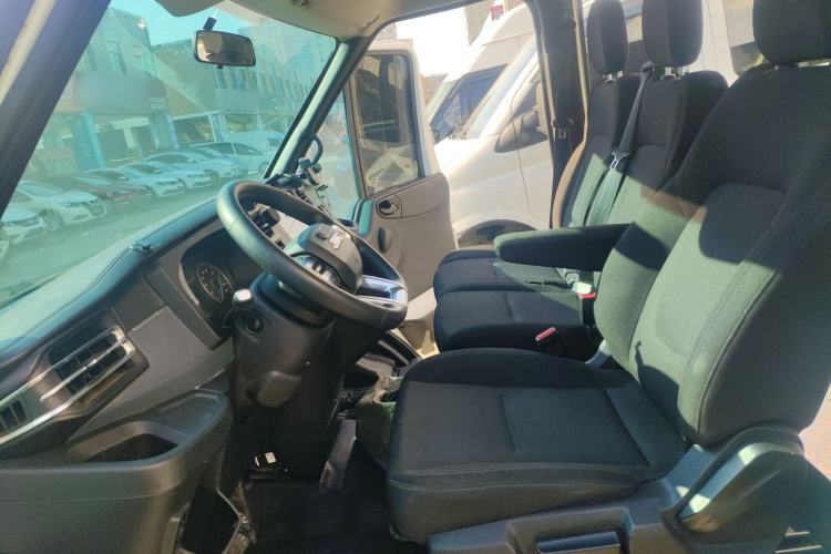 Used JMC Fushun 2023 2.0T Automatic Mid-Range High-Roof Commercial Multi-Purpose 7-Seater Passenger Vehicle Left Front Seat