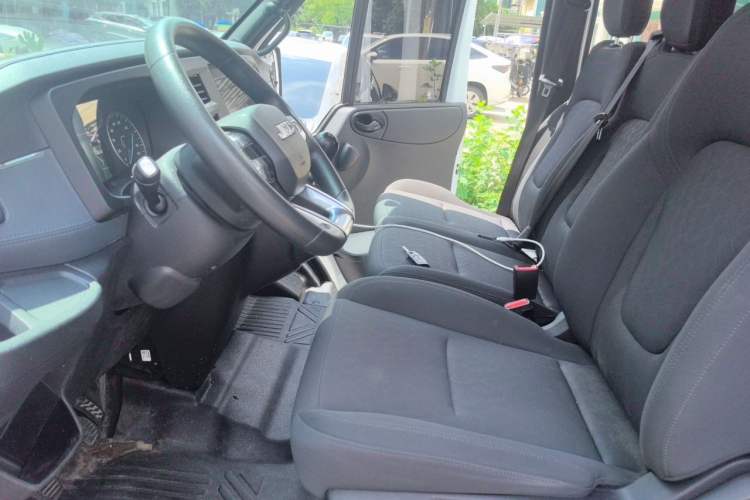 Used JMC Fushun 2023 2.0T Manual Short-Wheelbase Mid-Top Commercial Multi-Purpose 6-Seater Passenger Vehicle Left Front Seat