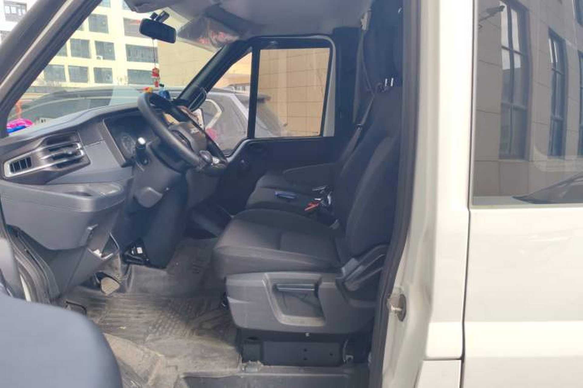 Used JMC Fushun 2023 2.0T Automatic Mid-Range Mid-Roof Commercial Multi-Purpose 7-Seater Passenger Vehicle Left Front Seat