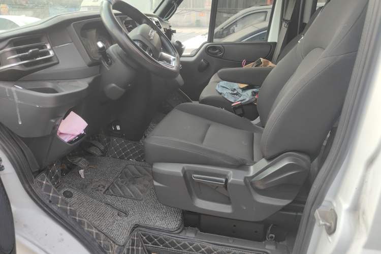 Used JMC Fushun 2023 2.0T Manual Short-Wheelbase Mid-Height Commercial Multi-Purpose 5-Seater Passenger Vehicle Left Front Seat