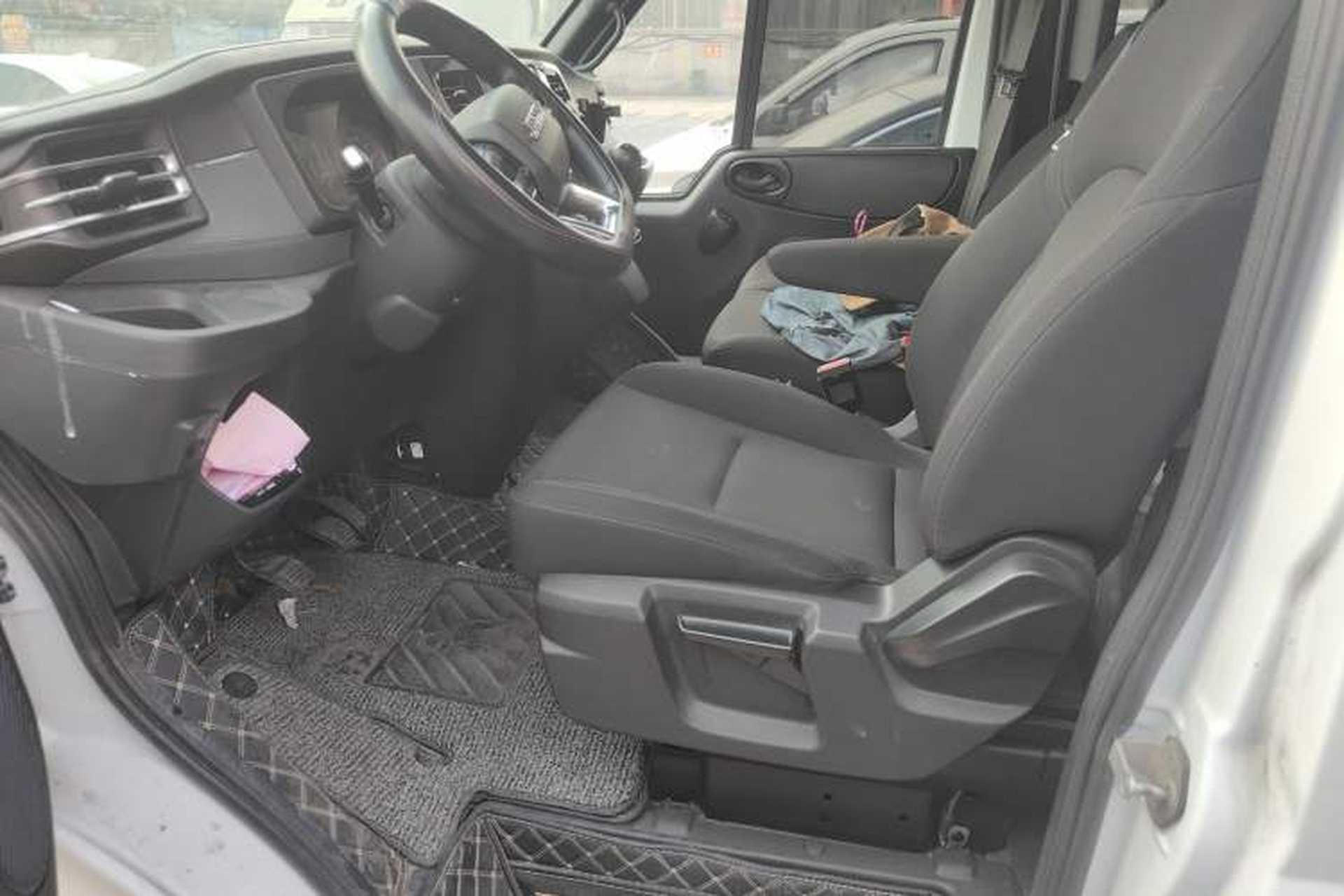 Used JMC Fushun 2023 2.0T Manual Short-Wheelbase Mid-Height Commercial Multi-Purpose 5-Seater Passenger Vehicle Left Front Seat