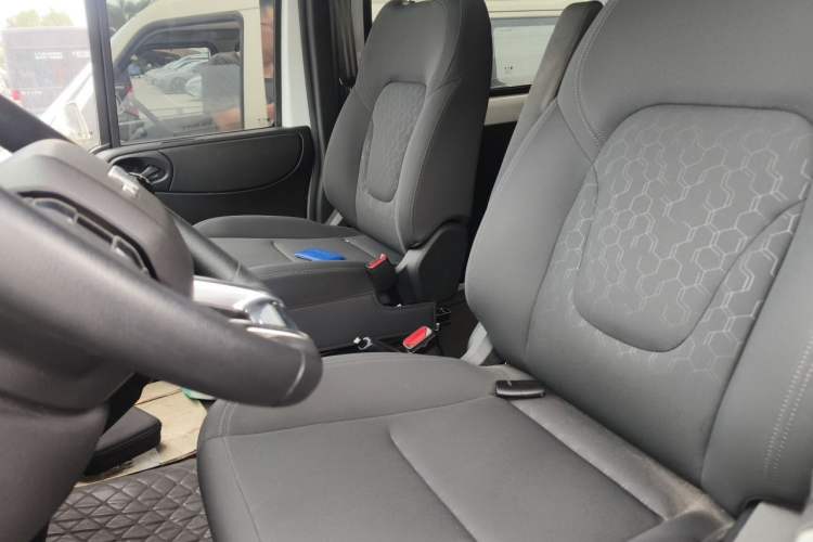 Used JMC Fushun 2023 2.0T Manual Mid-axle Mid-roof Commercial Multi-purpose 6-Seater Passenger Vehicle Left Front Seat