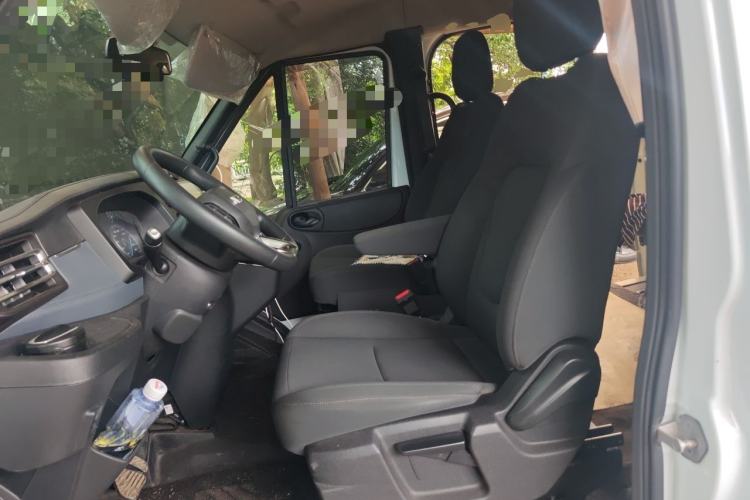 Used JMC Fushun 2023 2.0T Automatic Short-Wheelbase Low-Roof Commercial Van 2/3 Seats with Dual-Opening Tailgate Left Front Seat