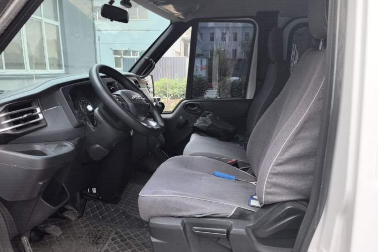 Used JMC Fushun 2023 2.0T Manual Short-Wheelbase Mid-Top Commercial Multi-Purpose 6-Seater Passenger Vehicle Left Front Seat