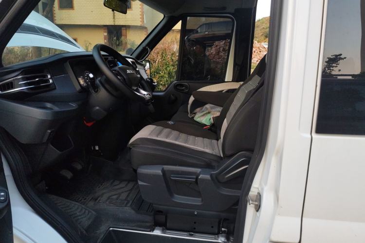 Used JMC Fushun 2023 2.0T Manual Mid-Drive Mid-Roof Commercial Multi-Purpose 7-Seater Passenger Vehicle Left Front Seat