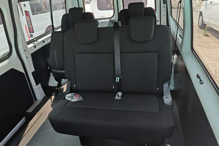 Used JMC Fushun 2023 2.0T Manual Mid-Drive Mid-Roof Commercial Multi-Purpose 7-Seater Passenger Vehicle Left Rear Seat