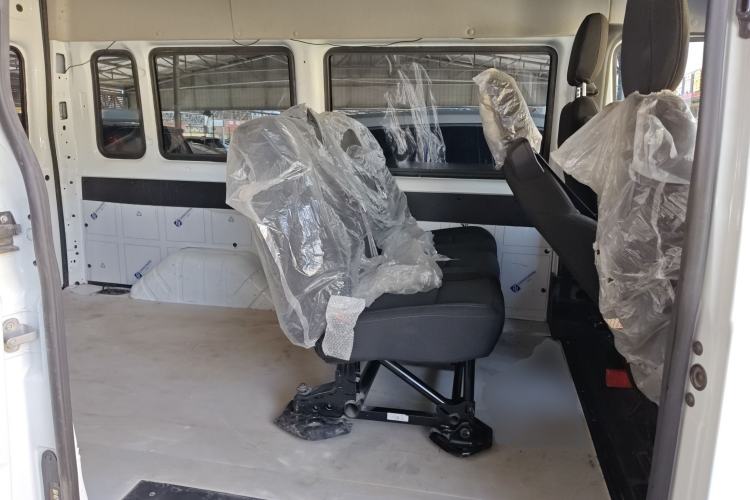 Used JMC Fushun 2023 2.0T Automatic Short-Wheelbase Mid-Top Commercial Multi-Purpose 6-Seater Passenger Vehicle Left Rear Seat