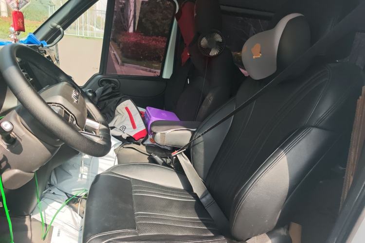 Used JMC Fushun 2023 2.0T Manual Short-Wheelbase Low-Roof Commercial Multi-Purpose Passenger Vehicle 6 Seats with Dual-Opening Tailgate Left Rear Seat