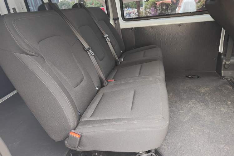 Used JMC Fushun 2023 2.0T Automatic Short-Wheelbase Mid-to-High Roof Commercial & Multi-Purpose Passenger Vehicle 6 Seats Left Rear Seat