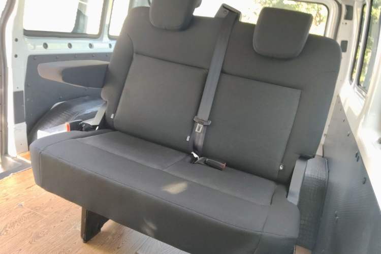 Used JMC Fushun 2023 2.0T Manual Short-Wheelbase Garage Version Commercial Van Transporter with 2/3 Seats Left Rear Seat