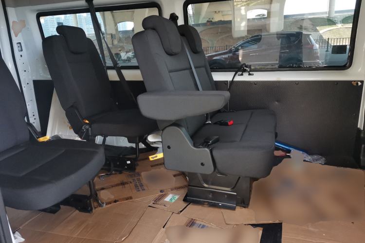 Used JMC Fushun 2023 2.0T Automatic Mid-Range High-Roof Commercial Multi-Purpose 7-Seater Passenger Vehicle Left Rear Seat