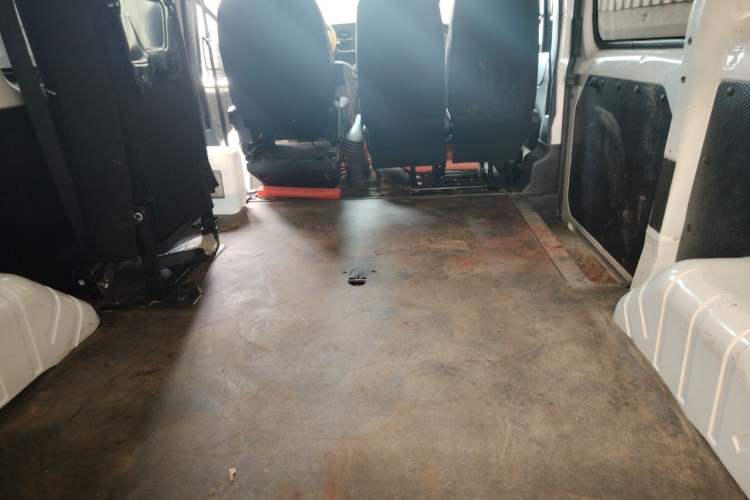Used JMC Fushun 2023 2.0T Manual Short-Wheelbase Mid-Height Commercial Multi-Purpose 5-Seater Passenger Vehicle Left Rear Seat