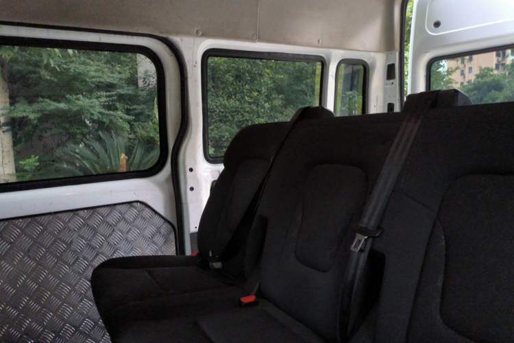 Used JMC Fushun 2023 2.0T Manual Short-Wheelbase Mid-Top Commercial Multi-Purpose 6-Seater Passenger Vehicle Left Rear Seat