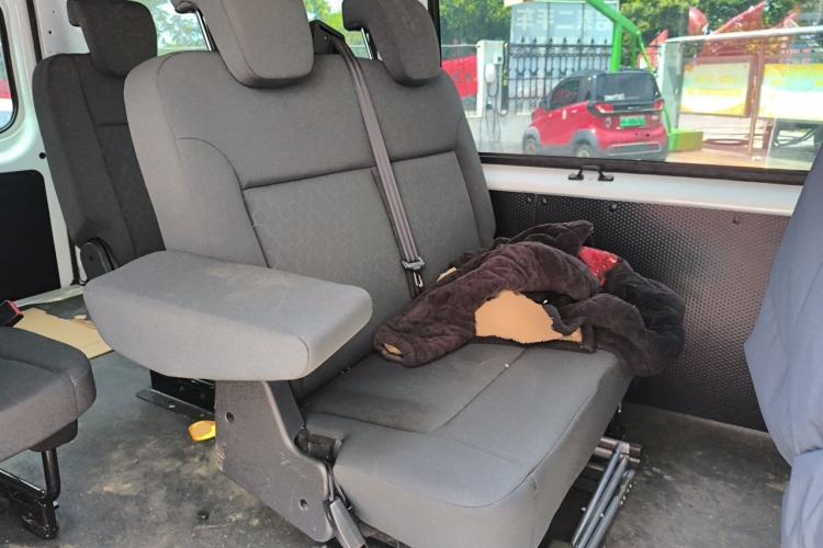 Used JMC Fushun 2023 2.0T Manual Mid-Drive Mid-Roof Commercial Multi-Purpose 7-Seater Passenger Vehicle Left Rear Seat