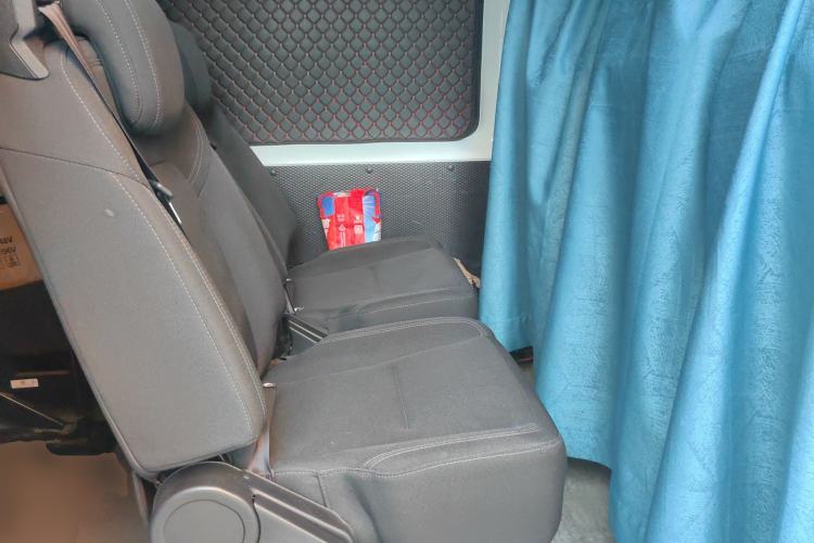 Used JMC Fushun 2023 2.0T Automatic Mid-Range Mid-Roof Commercial Multi-Purpose 7-Seater Passenger Vehicle Left Rear Seat