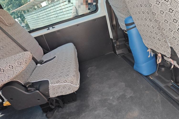 Used JMC Fushun 2023 2.0T Manual Short Wheelbase Mid-Height Passenger Version Business-Class 7-Seater (Non-Commercial) Left Rear Seat