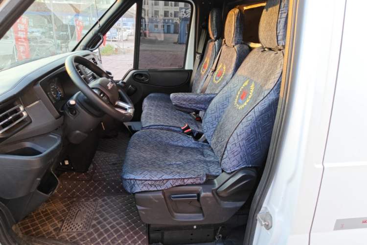 Used JMC Fushun 2023 2.0T Manual Mid-Drive Mid-Roof Commercial Van Transporter 2/3 Seats Left Rear Seat