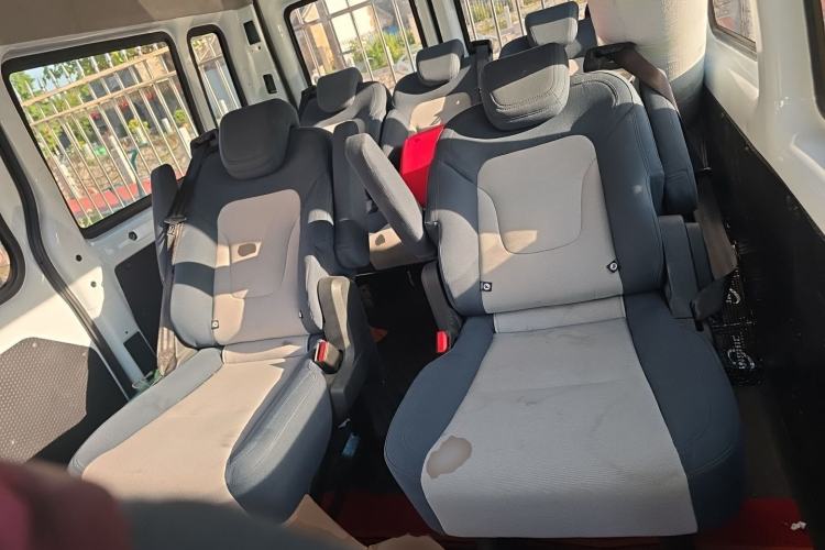 Used JMC Fushun 2023 2.0T Manual Short Wheelbase Mid-Height Passenger Version Business-Class 7-Seater (Non-Commercial) Left Rear Seat