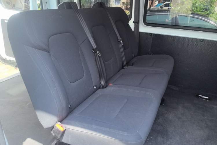 Used JMC Fushun 2023 2.0T Manual Short-Wheelbase Mid-Top Commercial Multi-Purpose 6-Seater Passenger Vehicle Left Rear Seat