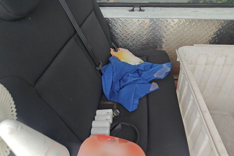 Used JMC Fushun 2023 2.0T Manual Diesel Long-Wheelbase High-Roof Business Van with Dual Rear Tires 6–9 Seats Left Rear Seat