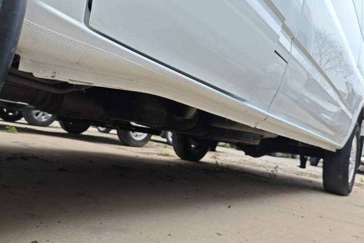 Used JMC Fushun 2023 2.0T Manual Mid-axle Mid-roof Business-Class 9-Seater (Non-Commercial) Left Side Sill