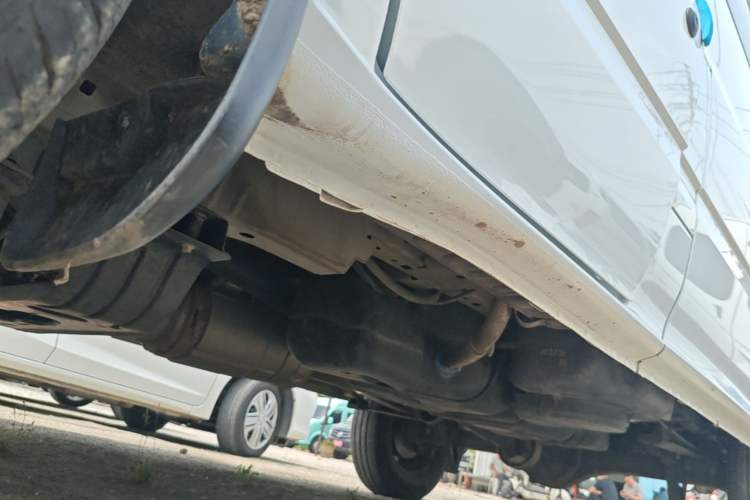 Used JMC Fushun 2023 2.0T Automatic Short-Wheelbase Low-Roof Commercial & Multi-Purpose Passenger Vehicle 6-Seater with Dual-Opening Tailgate Left Side Sill