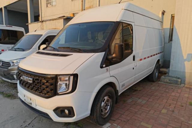 Used JMC Fushun 2023 2.0T Manual Mid-Drive Mid-Roof Commercial Van Transporter 2/3 Seats