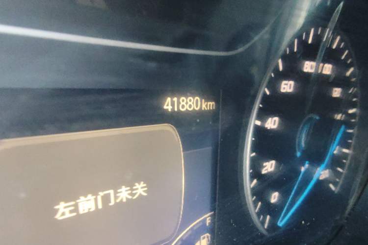 Used JMC Fushun 2023 2.0T Manual Short-Wheelbase Mid-Roof Commercial Van Transporter 2/3 Seats Odometer Close Up