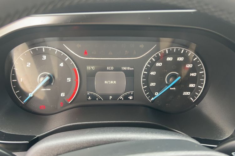 Used JMC Fushun 2023 2.0T Automatic Short-Wheelbase Low-Roof Commercial & Multi-Purpose Passenger Vehicle 6 Seats with Lift-Up Tailgate Odometer Close Up
