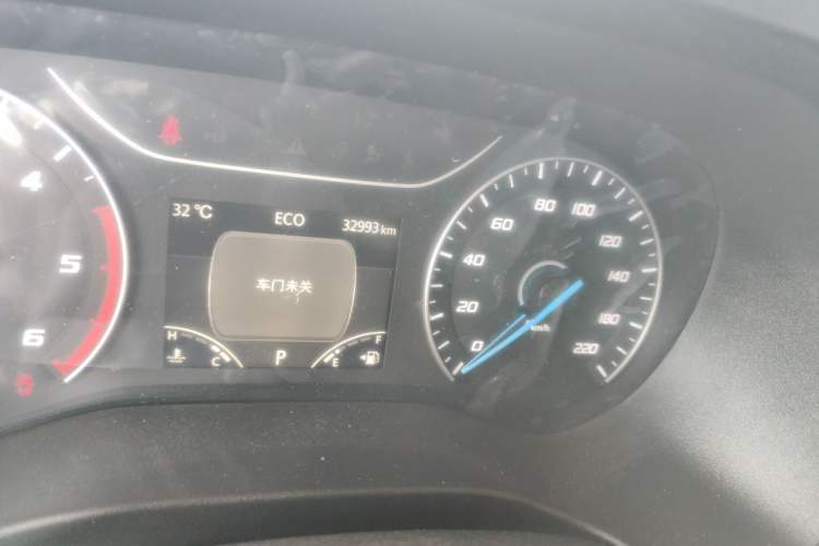 Used JMC Fushun 2023 2.0T Automatic Mid-Range High-Roof Commercial Multi-Purpose 7-Seater Passenger Vehicle Odometer Close Up
