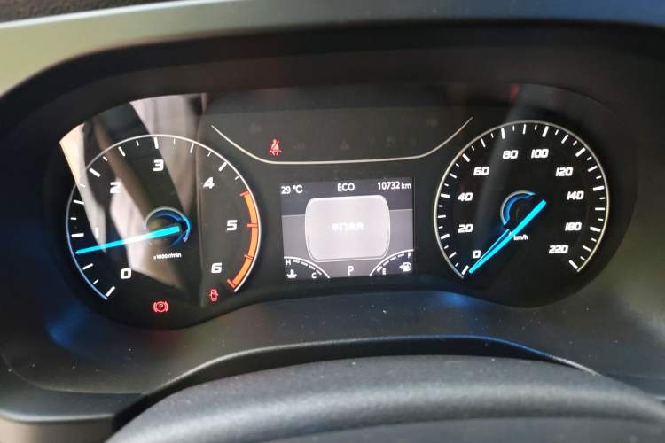 Used JMC Fushun 2023 2.0T Automatic Short-Wheelbase Mid-Top Commercial Multi-Purpose 6-Seater Passenger Vehicle Odometer Close Up
