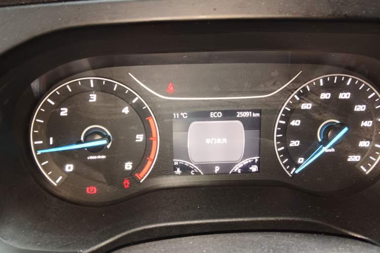 Used JMC Fushun 2023 2.0T Automatic Short-Wheelbase Low-Roof Commercial Van 2/3 Seats with Dual-Opening Tailgate Odometer Close Up
