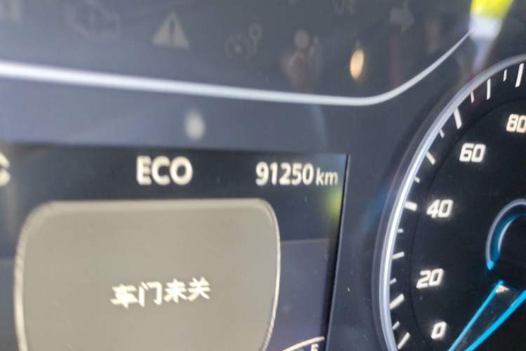 Used JMC Fushun 2023 2.0T Automatic Short-Wheelbase Low-Roof Commercial Van 2/3 Seats with Dual-Opening Tailgate Odometer Close Up