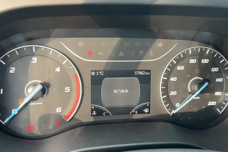 Used JMC Fushun 2023 2.0T Manual Mid-axle Mid-roof Business-Class 9-Seater (Non-Commercial) Odometer Close Up