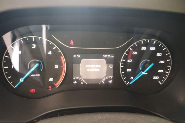 Used JMC Fushun 2023 2.0T Manual Short-Wheelbase Mid-Height Commercial Multi-Purpose 5-Seater Passenger Vehicle Odometer Close Up