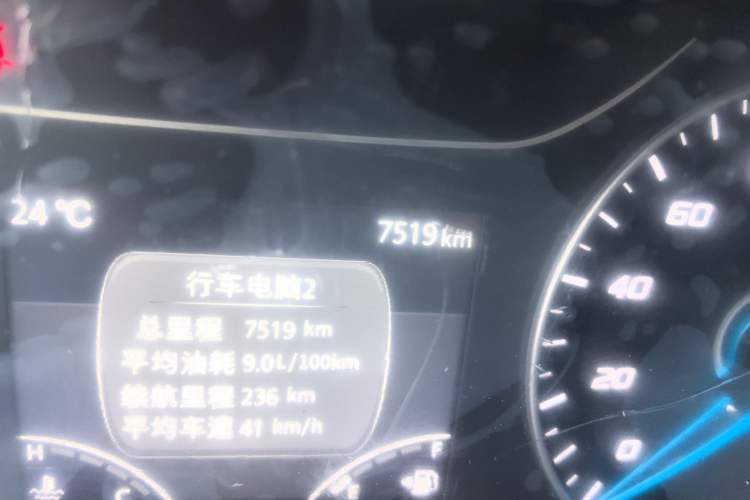 Used JMC Fushun 2023 2.0T Manual Short-Wheelbase Mid-Height Commercial Multi-Purpose 5-Seater Passenger Vehicle Odometer Close Up