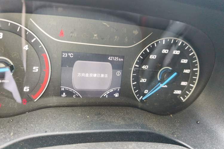Used JMC Fushun 2023 2.0T Manual Short-Wheelbase Mid-Height Commercial Multi-Purpose 5-Seater Passenger Vehicle Odometer Close Up