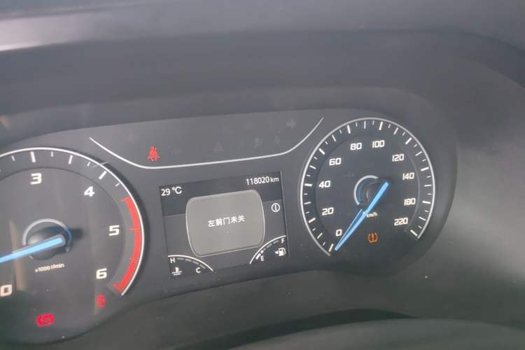 Used JMC Fushun 2023 2.0T Manual Short-Wheelbase Low-Roof Commercial Multi-Purpose Passenger Vehicle 6 Seats with Dual-Opening Tailgate Odometer Close Up