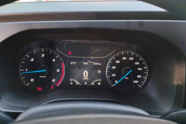 Used JMC Fushun 2023 2.0T Automatic Short-Wheelbase Mid-Height Commercial Multi-Purpose Passenger Vehicle 5 Seats Odometer Close Up