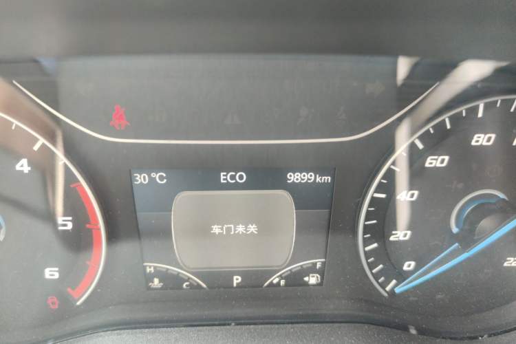 Used JMC Fushun 2023 2.0T Automatic Mid-Range High-Roof Commercial Multi-Purpose Passenger Vehicle with 6 Seats Odometer Close Up