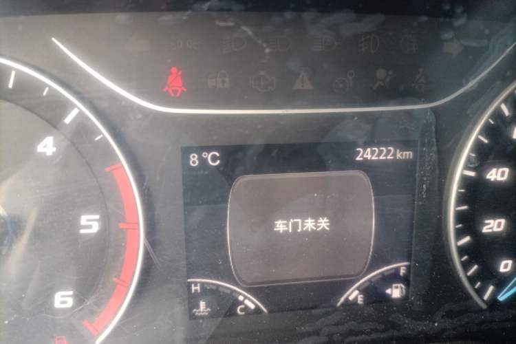 Used JMC Fushun 2023 2.0T Manual Short-Wheelbase Mid-Top Commercial Multi-Purpose 6-Seater Passenger Vehicle Odometer Close Up