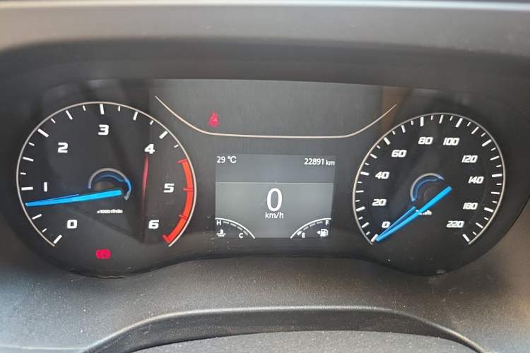 Used JMC Fushun 2023 2.0T Automatic Mid-Range Mid-Roof Commercial Multi-Purpose 6-Seater Passenger Vehicle Odometer Close Up