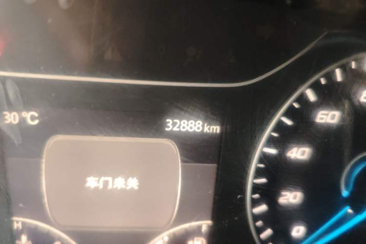 Used JMC Fushun 2023 2.0T Manual Short-Wheelbase Low-Roof Commercial Multi-Purpose Passenger Vehicle 6 Seats with Dual-Opening Tailgate Odometer Close Up